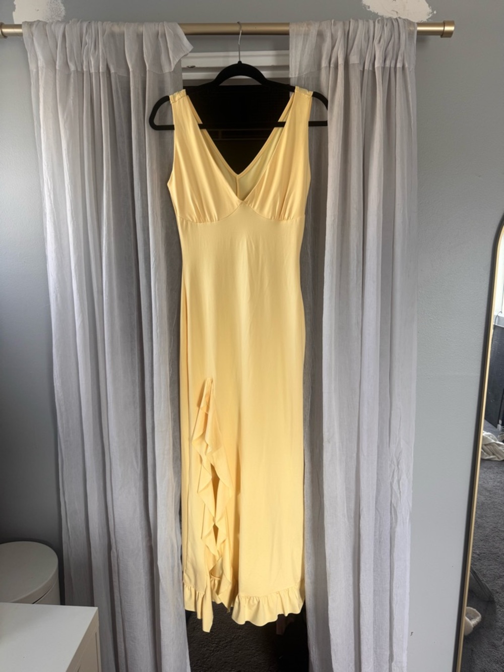 Sleeveless Yellow Maxi Dress with Ruffle Hem